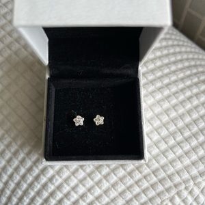 Pandora star stud earrings authentic does not come with box